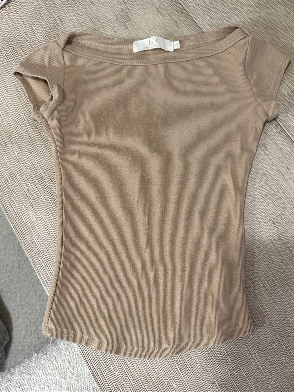 Lauren Conrad Short Sleeve Ribbed Tee in tan Taupe S M